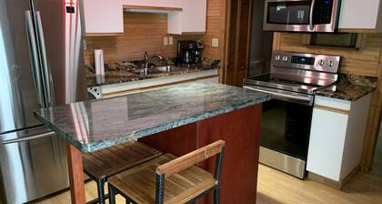 Northern Flare cabin with mountain view 5 min from Nordic Eclipse