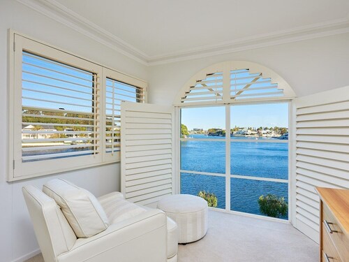 Main River Mansion 5 bed + pool