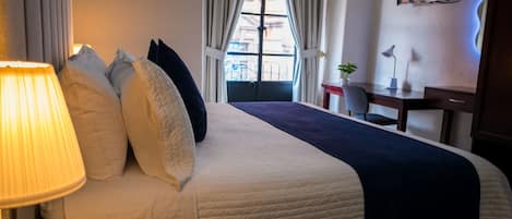 Deluxe Room, 1 King Bed | Premium bedding, iron/ironing board, free WiFi, bed sheets