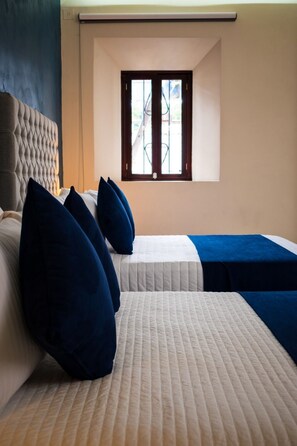 Doppia Business | Biancheria da letto di alta qualità, una scrivania, ferro/asse da stiro