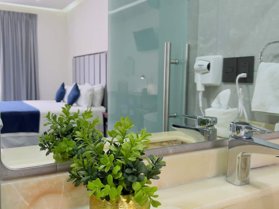 Quarto superluxo | Banheiro | Produtos de toalete grátis, secador de cabelo, toalhas de banho