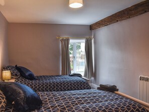 3 bedrooms, free WiFi, bed sheets - 3 bedroom accommodation in Temple Sowerby, near Penrith (Temple Sowerby, near Penrith)