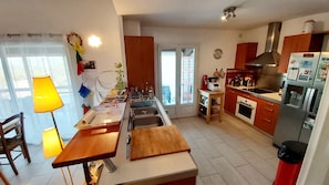 Fridge, microwave, oven, stovetop - Haven of peace on the heights of La Ciotat - Large swimming pool (Ceyreste)