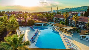 3 indoor pools, 2 outdoor pools - Larina Thermal Resort & Spa (Denizli)