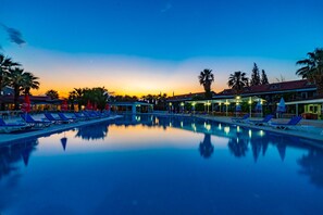 3 indoor pools, 2 outdoor pools - Larina Thermal Resort & Spa (Denizli)