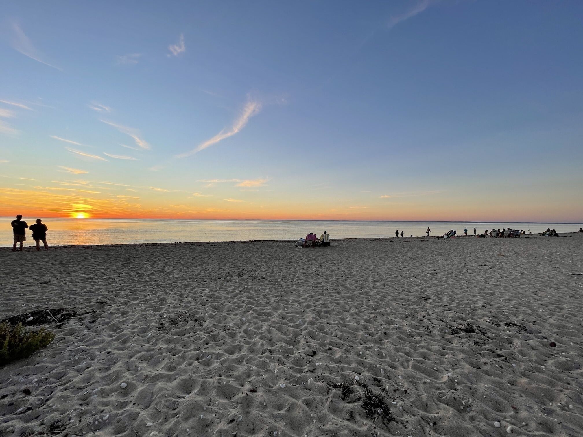 Kenney's Beach House, Short Walk to Best Swimming and Sunset Sound Beach