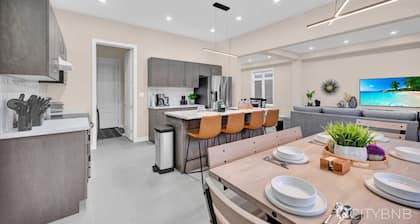 22min drive to Niagara. Sleeps 10. 1GB. 5 Bd/4 Bth