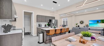 22min drive to Niagara. Sleeps 10. 1GB. 5 Bd/4 Bth