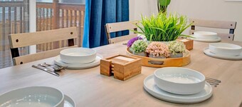 22min drive to Niagara. Sleeps 10. 1GB. 5 Bd/4 Bth