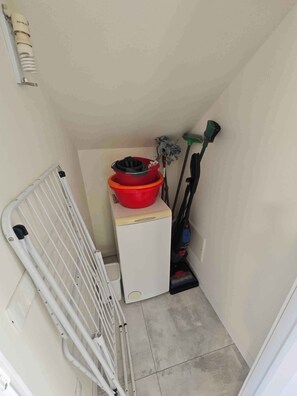 Interior - Holiday home with large enclosed garden (Isola di Albarella)