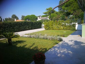 Property grounds - Holiday home with large enclosed garden (Isola di Albarella)