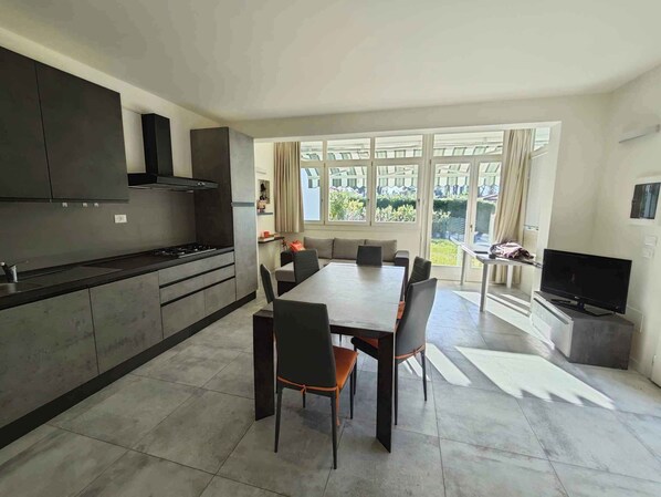 Interior - Holiday home with large enclosed garden (Isola di Albarella)