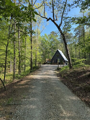 Secluded A-Frame w/hot tub-Near Pristine Lake Ouachita and Hot Springs