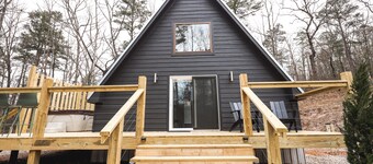Hidden A-Frame w/hot tub-Near Pristine Lake Ouachita and Hot Springs National Pk
