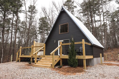 Secluded A-Frame w/hot tub-Near Pristine Lake Ouachita and Hot Springs