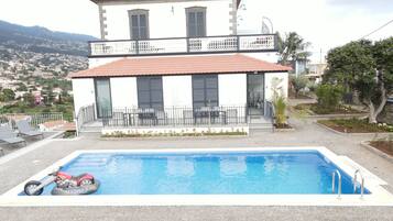 Piscine extérieure, piscine chauffée