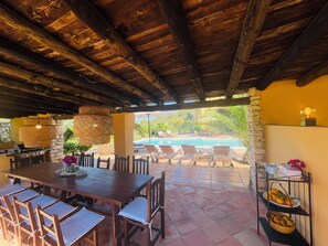 Outdoor dining - Ibiza-Peacefull Villa with Pool near Ibiza (Santa Eularia del Rio)