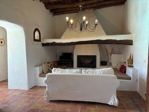 Smart-TV, Kamin, Stereoanlage