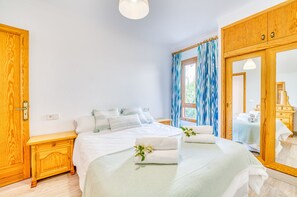 3 bedrooms, iron/ironing board, free WiFi, bed sheets
