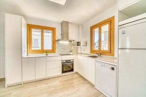 Fridge, microwave, oven, dishwasher