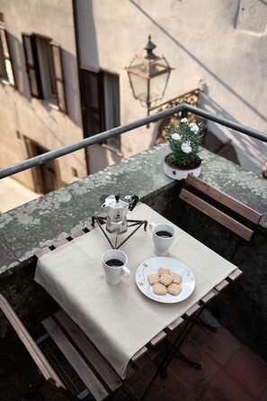 Outdoor dining - Charming apartment in the heart of the historic center of Pitigliano (Pitigliano)