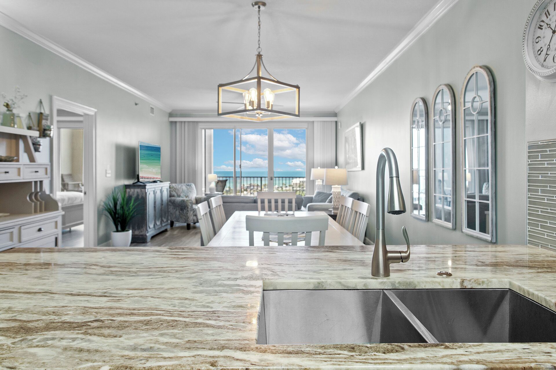 المنشأة من الداخل