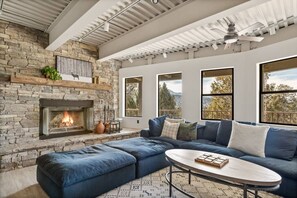 Smart TV, fireplace, table football, ping pong - Steel Pine Lodge · Steel Pine Lodge A Rustic Mountain Retreat Views! (Big Bear)