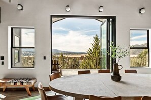 Dining - Steel Pine Lodge · Steel Pine Lodge A Rustic Mountain Retreat Views! (Big Bear)