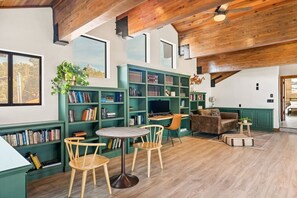 Interior - Steel Pine Lodge · Steel Pine Lodge A Rustic Mountain Retreat & SPA (Big Bear)