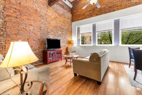 Downtown Loft-Sleeps 4
