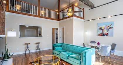 Downtown Loft-Sleeps 4