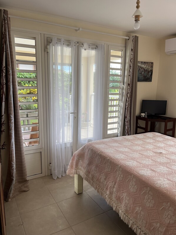 2 chambres, fer et planche à repasser, lit parapluie, Wi-Fi gratuit