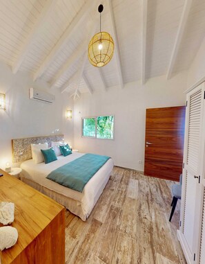 6 bedrooms, iron/ironing board, free WiFi, bed sheets