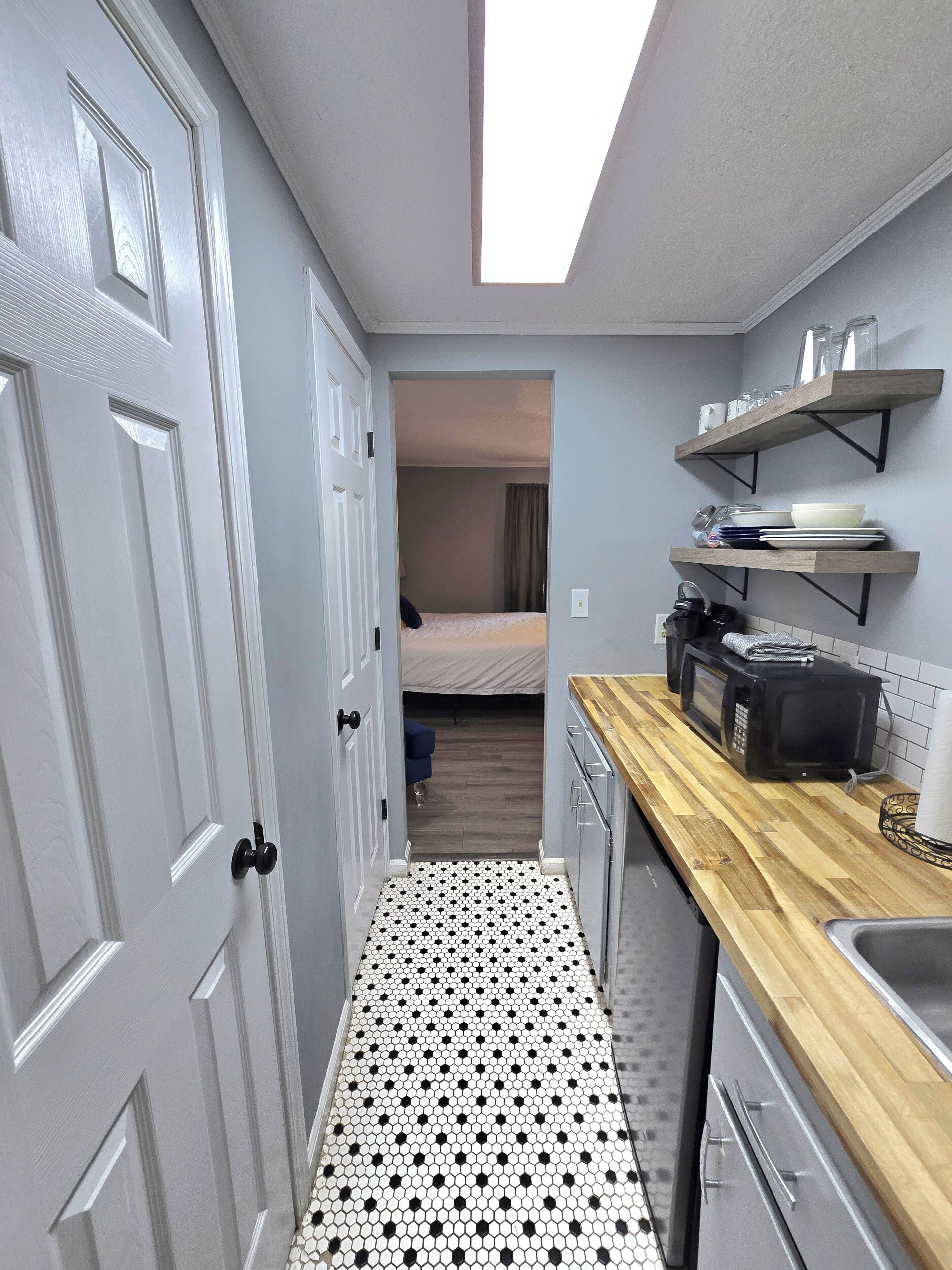 1 bedroom, desk, iron/ironing board, internet