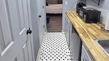 1 bedroom, desk, iron/ironing board, internet