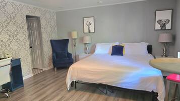 1 chambre, bureau, fer et planche à repasser, accès Internet