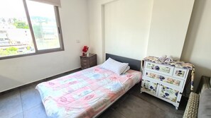 Silitysrauta/-lauta, Wi-Fi, vuodevaatteet