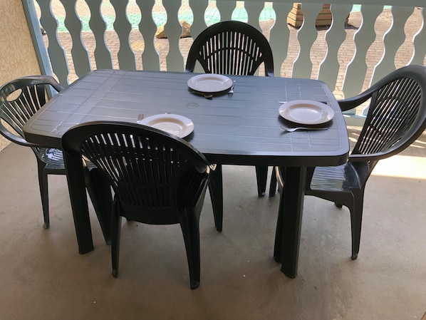 Outdoor dining