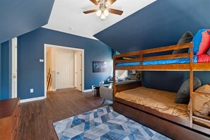 4 bedrooms, desk, iron/ironing board, WiFi