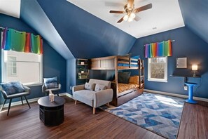 4 bedrooms, desk, iron/ironing board, WiFi