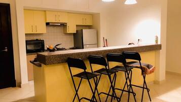 Kühlschrank, Kochgeschirr/Geschirr/Besteck