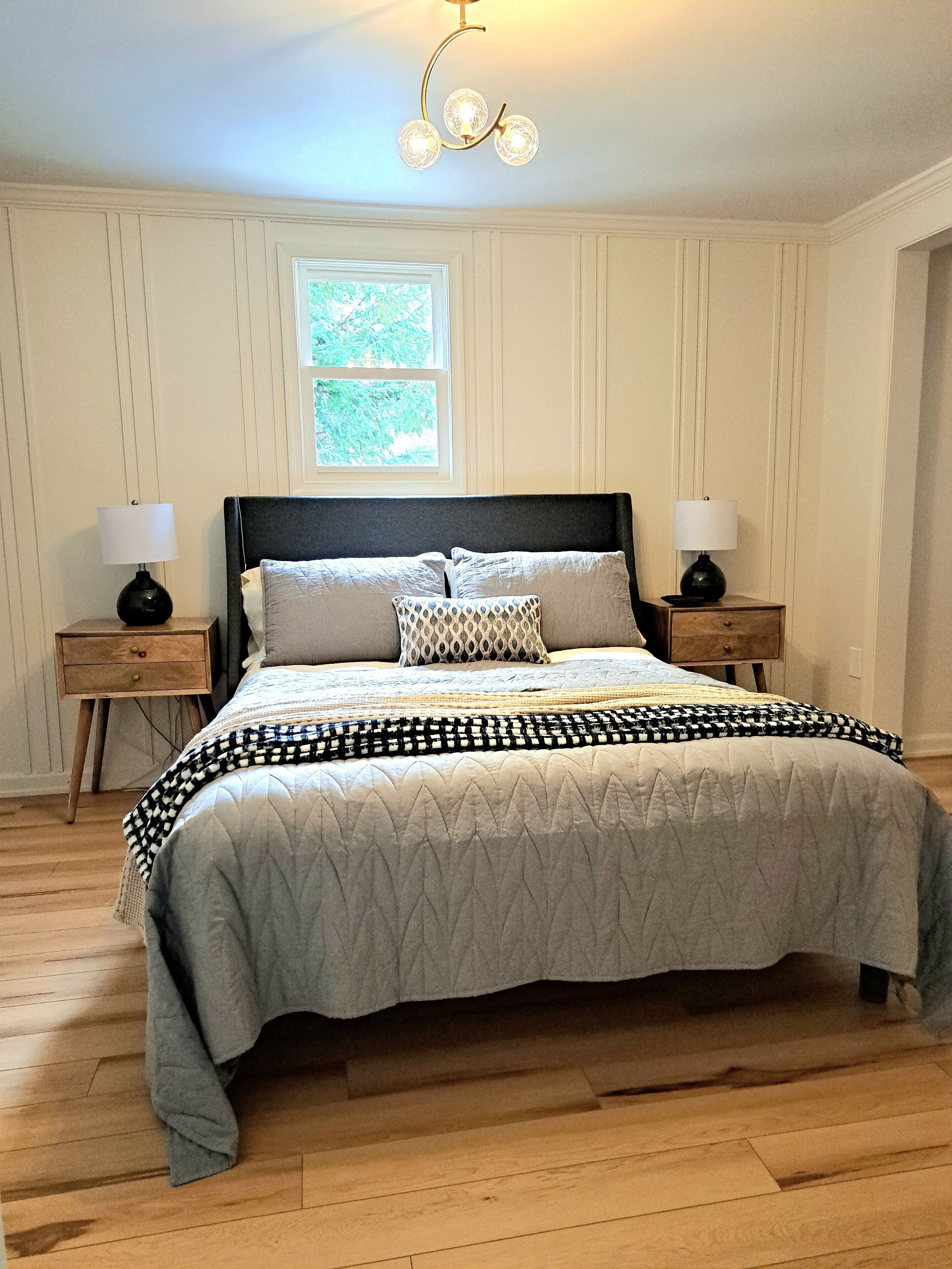 2 slaapkamers, een strijkplank/strijkijzer, reisbedje, gratis wifi