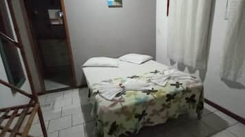 Familien-Doppel- oder -Zweibettzimmer | Individuell eingerichtet, kostenloses WLAN, Bettwäsche