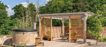 3 bedroom accommodation in Netherby