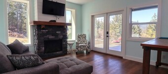 TREETOP PARADISE SUITE
Breathtaking lake and mountain views 5 min from the beach