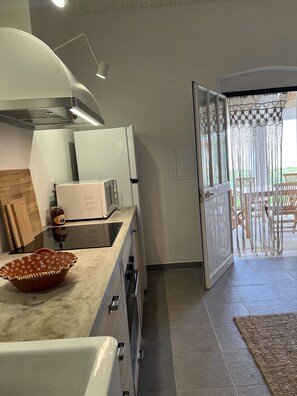 Réfrigérateur, micro-ondes, four, lave-vaisselle