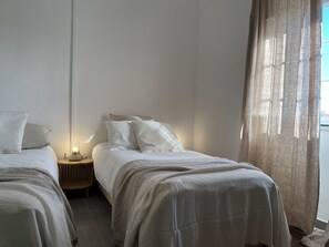 3 chambres, fer et planche à repasser, Wi-Fi, draps fournis