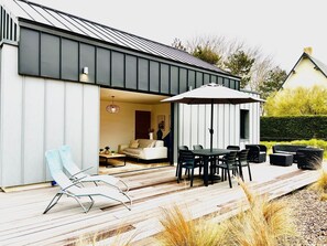 Outdoor dining - SEASIDE HOUSE (Hauteville-sur-Mer)