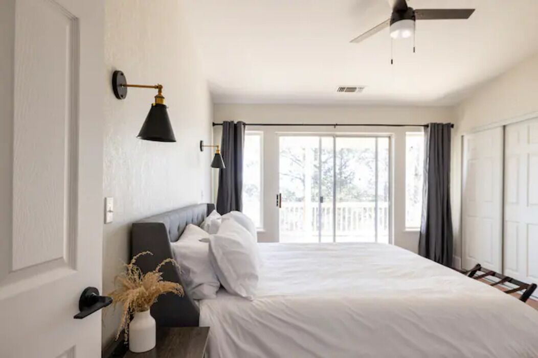 5 bedrooms, iron/ironing board, free WiFi, bed sheets