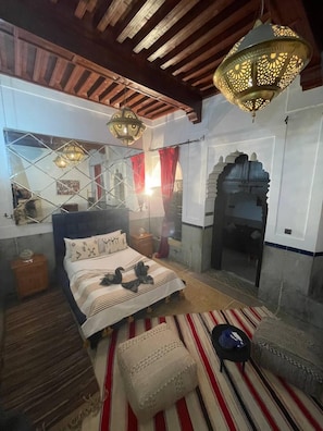 Desk, free WiFi, bed sheets